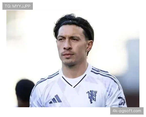 曼联后卫利桑德罗-马丁内斯因小腿受伤缺席对阵埃弗顿比赛